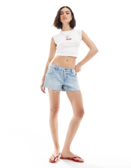 Stradivarius – STR – Knappe Jeans-Shorts in hellblauer Waschung