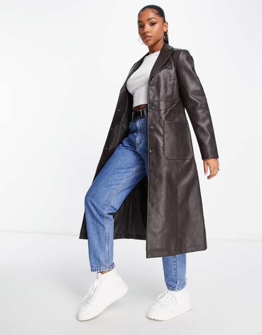 Stradivarius – STR – Longline-Trenchcoat in Vintage-Braun aus Kunstleder, 4 von 4