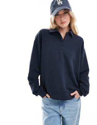 Stradivarius - STR - Oversize-Oberteil in Marineblau mit Polokragen-Grau