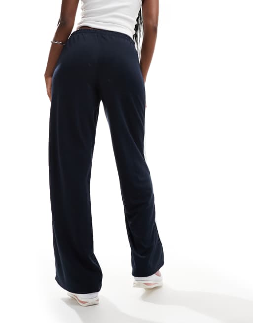 Stradivarius - STR - Pantalon de jogging surpiqué à l'avant avec bande latérale - Bleu marine, 2 de 5