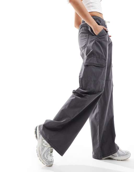 Stradivarius STR Pantaloni cargo in cotone grigio scuro ASOS