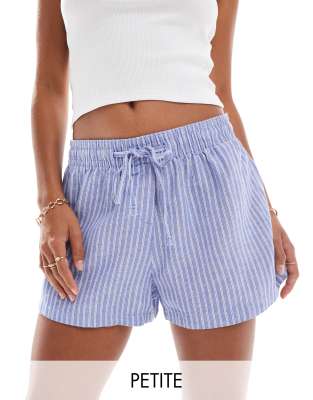 Stradivarius Stradivarius STR Petite rustic pull on short in blue stripe