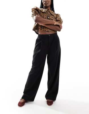 Stradivarius STR pleat front tailored trouser in black - view 1