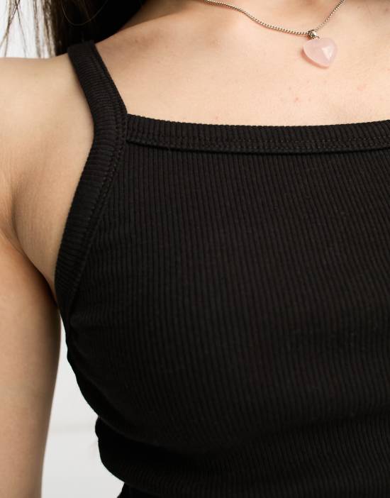 https://images.asos-media.com/products/stradivarius-str-seamless-rib-tank-top-in-black/204684431-4?$n_550w$&wid=550&fit=constrain