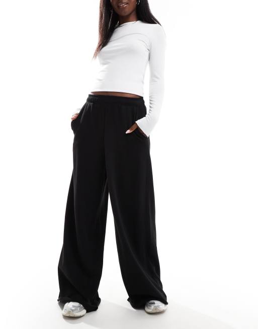 Stradivarius – STR – Sehr weite Jogginghose in Schwarz