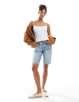 Stradivarius - STR - Slim-Fit-Jeansshorts in mittlerer Waschung mit mittelhohem Bund-Blau