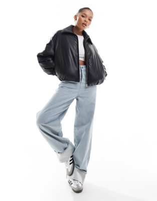 Stradivarius – STR – Steppjacke aus Kunstleder in Schwarz - view 1