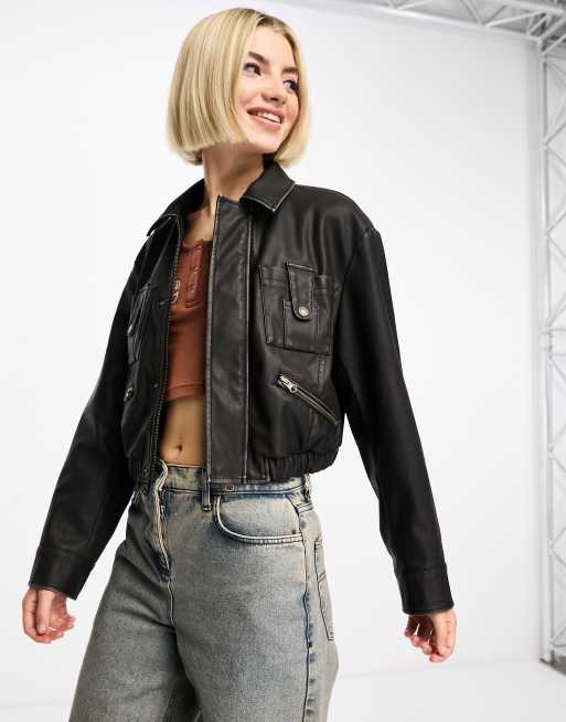 Stradivarius – STR – Svarttvättad truckerjacka i läderimitation och vintagestil 