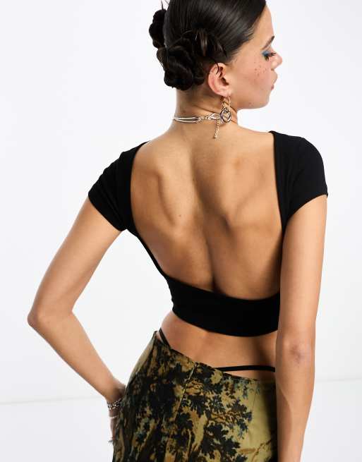 Stradivarius – STR – T-Shirt in Schwarz mit Fledermausärmeln und Rückenausschnitt  