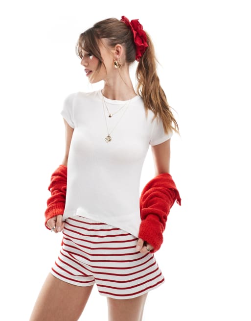 Stradivarius – STR – T-Shirt in Weiß mit Rundhalsausschnitt