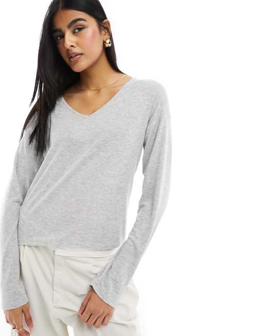 Stradivarius - STR - Top grigio extra largo con scollo a V 