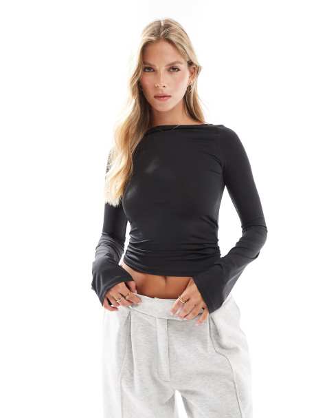 Stradivarius - STR - Top modellante nero con maniche svasate - view 1