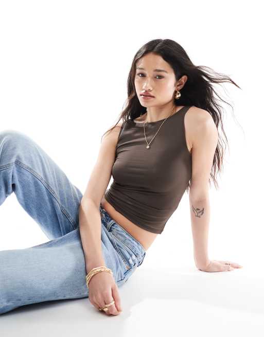 Stradivarius - STR - Top senza maniche marrone sagomato con scollo a barchetta