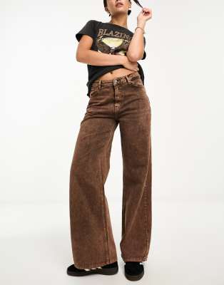 Stradivarius - STR - Weit geschnittene Jeans in verwaschenem Braun-Brown