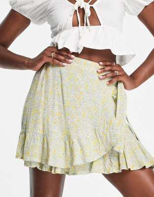 Stradivarius Stradivarius STR wrap mini skirt with in sage floral print-Blue