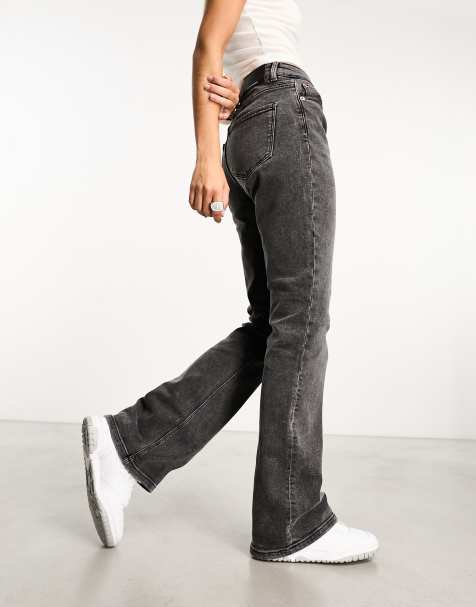 Stradivarius - Petite straight leg jean in black wash