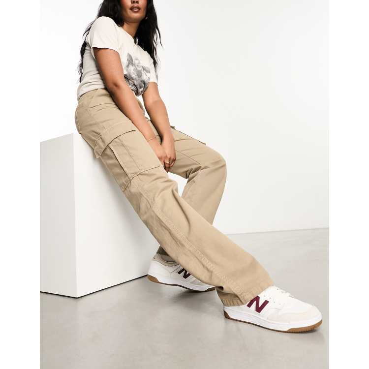 Stradivarius Straight Leg Cargo Pants in khaki-Green