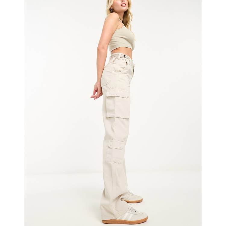 Stradivarius Straight-Fit Cargo Trousers in Pale Tan - Queen Letizia Pants  - Queen Letizia Style