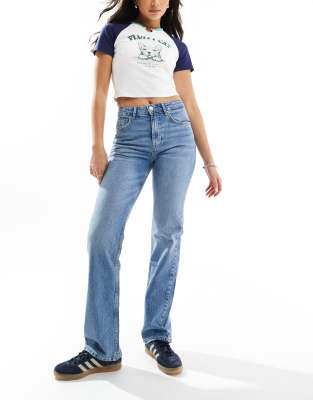 Stradivarius Tall 90s Dad Jean In Medium Blue-blues