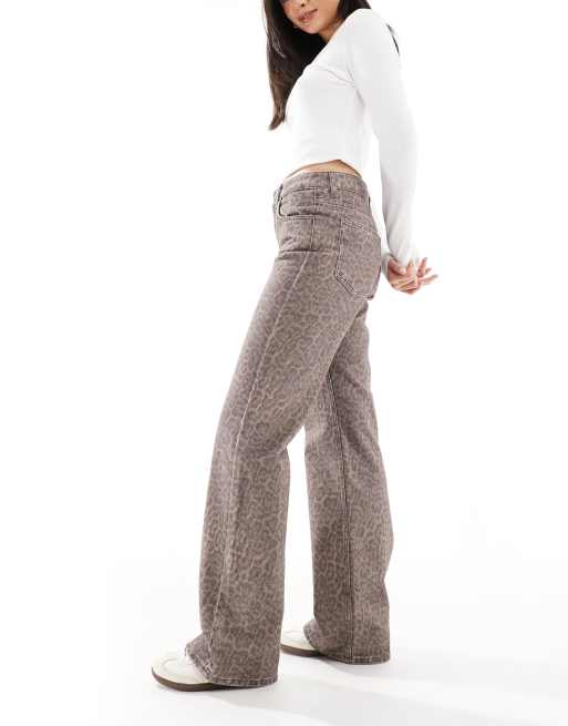 Stradivarius straight leg jeans in light wash leopard, 3 of 5
