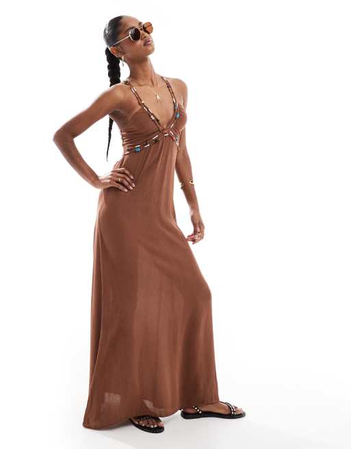 Stradivarius – Strand-Midikleid in Braun mit Perlendetail