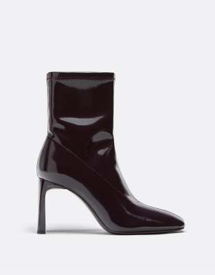  Stretch high-heel ankle boots in burgundy