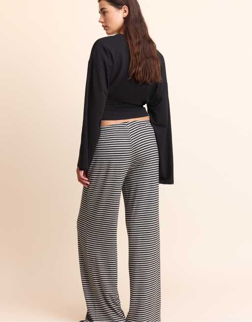 Stradivarius stribede joggers med smal talje i sort, 3 af 7