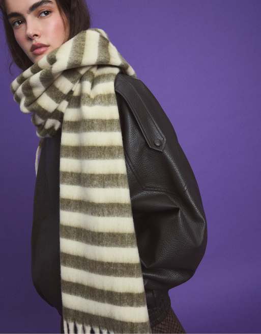 Stradivarius stribet tørklæde i khaki, 2 af 4