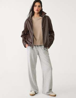 Stradivarius - Strick-T-Shirt in Beige meliert mit Rundhalsausschnitt-Neutral