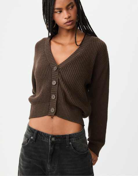 Stradivarius – Strickjacke in Braun mit Knopfleiste - view 1