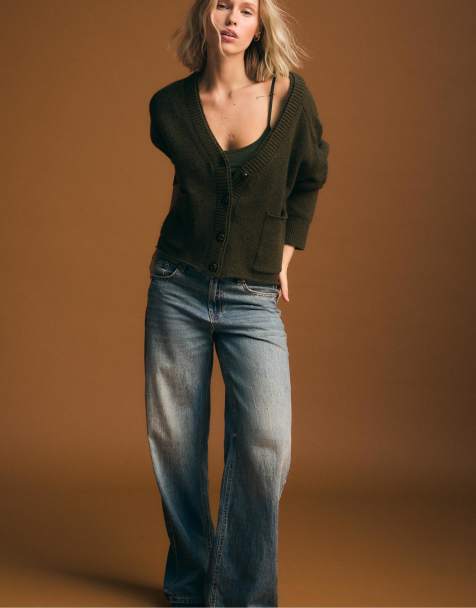 Stradivarius – Strickjacke in Grün mit mehrlagigem Kragendetail - view 1