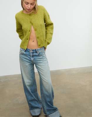 Stradivarius - Strickjacke in Olivgrün mit Zopfmuster