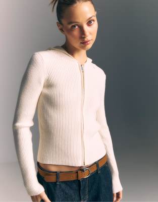 Stradivarius - Strickjacke in Vanille mit Kapuze mit Kunstpelzbesatz-Weiß