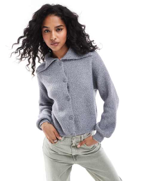 Stradivarius – Strickoberteil in Grau mit Polokragen - view 1