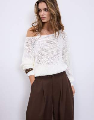 Stradivarius - Strickpullover aus Netzstoff in Ecru mit U-Boot-Ausschnitt-Weiß