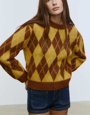 Stradivarius - Strickpullover in blassem Kamelbraun mit Rautenmuster-Neutral