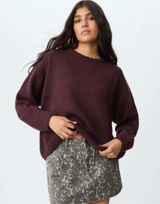 Stradivarius - Strickpullover in Burgunderrot mit Rundhalsausschnitt