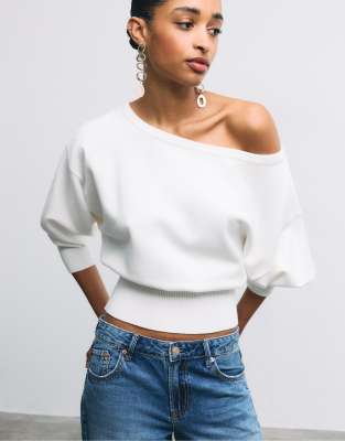 Stradivarius - Strickpullover in Ecru mit asymmetrischem, geripptem Saum-Weiß