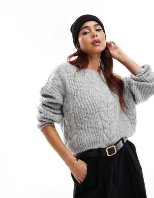 Stradivarius - Strickpullover in Grau mit Zopfmuster