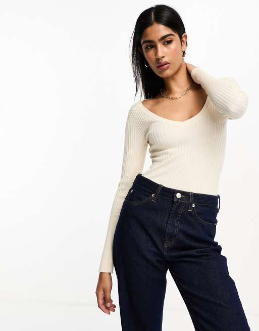 Stradivarius – Strickpullover in Hellbeige mit V-Ausschnitt
