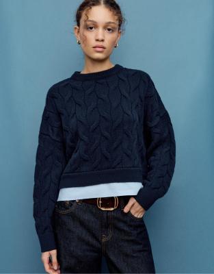 Stradivarius - Strickpullover in Marineblau mit Kontrastelementen