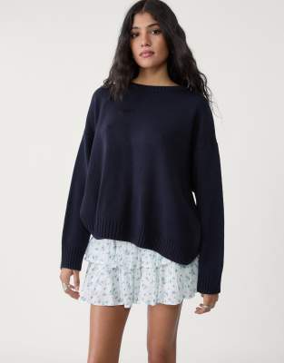 Stradivarius - Strickpullover in Marineblau mit Rundhalsausschnitt