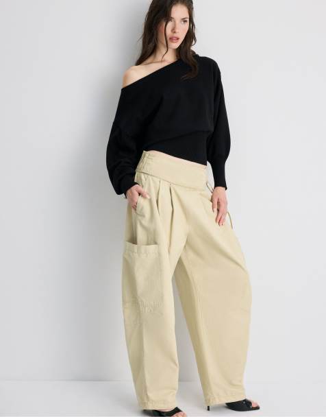 Stradivarius Strickpullover mit asymmetrischem geripptem Saum in Schwarz - view 1