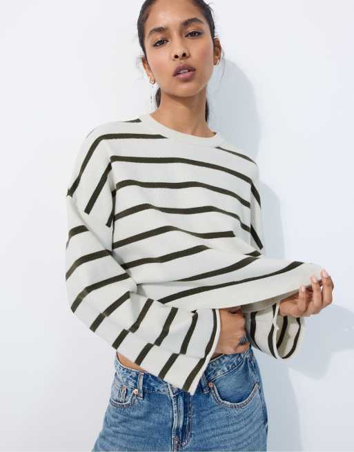 Stradivarius Strickpullover mit weiten Ärmeln und verkürztem Schnitt in Vanille, 5 von 7