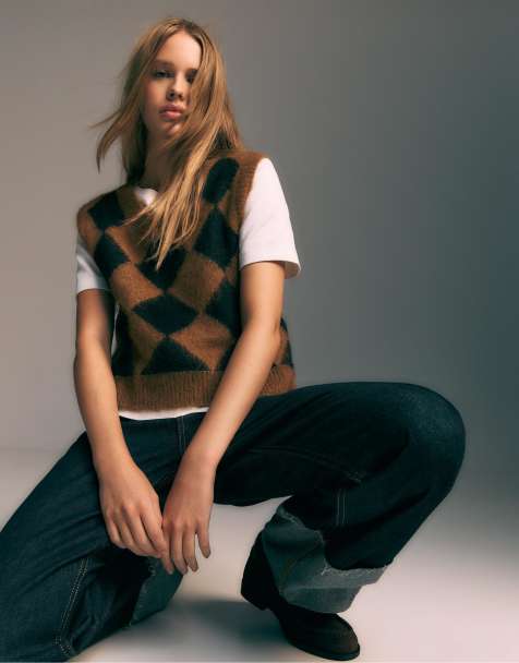 Stradivarius – Strickpullunder in blassem Camel mit Rautenmuster - view 1