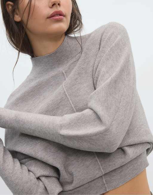 Stradivarius striktrøje med batwing-ærmer og mock neck i grå, 3 af 5