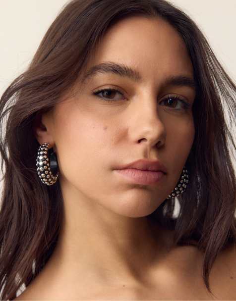 Stradivarius Stud hoop earrings in black - view 1