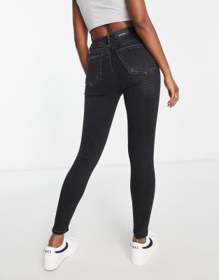 levi's mid rise boyfriend jeans