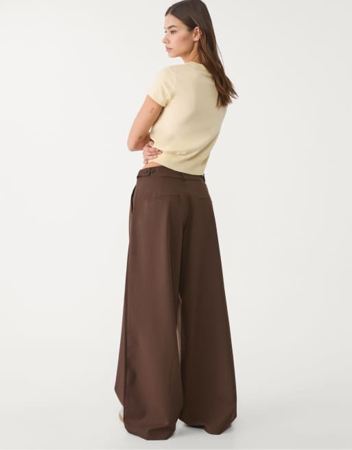 Stradivarius Super wide-leg adjustable trousers in brown