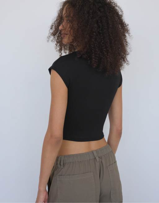 Stradivarius – Svart, figurnära, kort t-shirt, 3 av 4